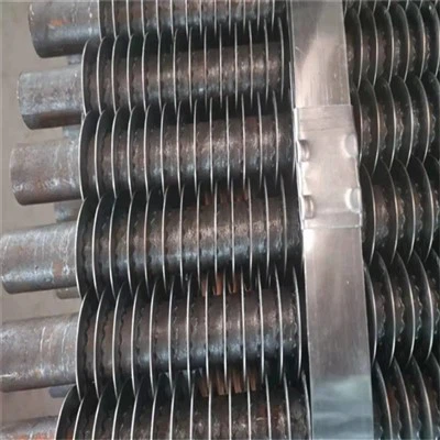 Hegesztett szénacél bordás cső